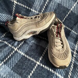 Nike Cosmic Unity 3 - Flat Silver / Varsity Red - Size 8 DV2757-005